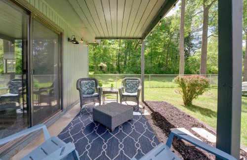 Lakefront Retreat with Views and Decks and Fire Pit - Foto 21