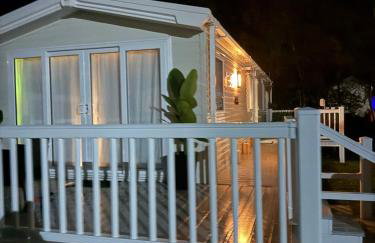 LuxeHaven at Tattershall Lakes Park with Hot Tub - Foto 2