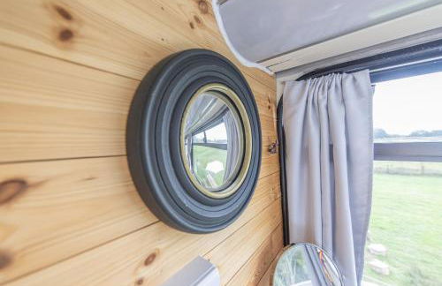 Double Decker Bus on an Alpaca Farm Sleeps 8 - Foto 84