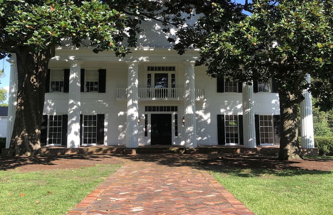Historic Antebellum Manor - Foto 1