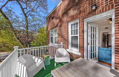 Vibrant and Cozy 2BR near Uptown with Balcony - Foto 14