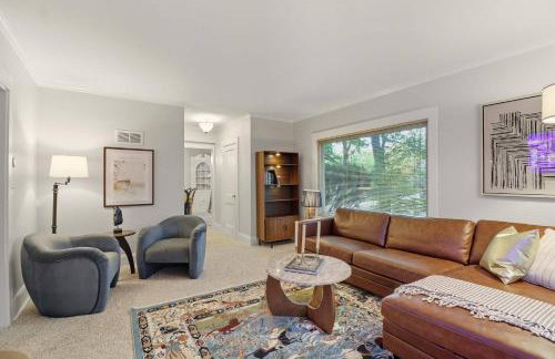 1920s Cottage | Hot Tub | Game Room | Fire Pit - Foto 29