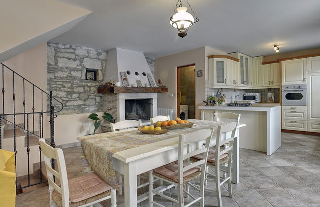 Well Maintained Holiday Home With Private Heated Pool Near the Beach - Foto 10