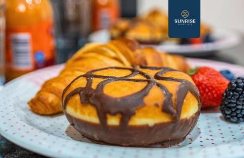 Muirton House 2 - INVOICE and REDUCED PRICE only via SUNRISE SHORT LETS DUNDEE, SLEEPS 8 has 4 Twin Bedrooms with 4 Car Parking, 2 Baths, 5 Smart TV, Fully Equipped, Garden, Free WiFi, and ONLY 9 Mins to STANNERGATE Ports - Foto 59