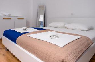 Apartments & Rooms Fam Ribarić - Photo 18