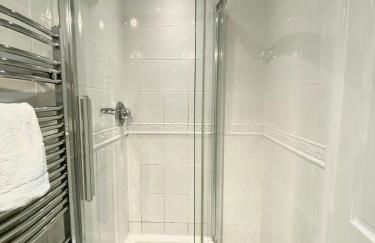 Grade II Listed Farmhouse, Pool, Hot Tub, Games Room, Celebration Hall, Car Park, 10ppl, 45 min from Central London - Foto 71