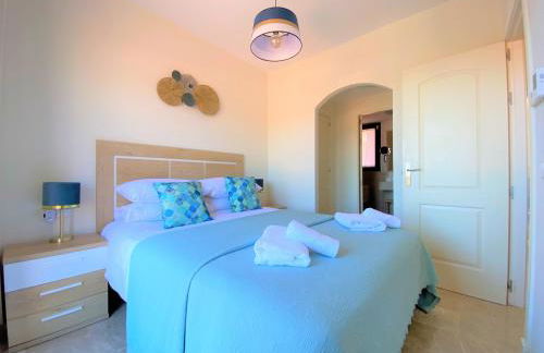 Sea View Penthouse Apartment with Hot Tub - Casa Bella Vista, Buenas Noches , Estepona - Photo 6