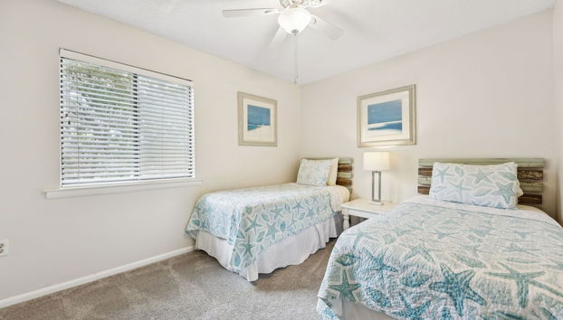 Newly Renovated Condo with Easy Access to Pool and Tennis Courts by RedAwning - Foto 5, Habitación