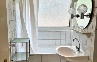 New fully equipped apartment with private parking space - Foto 8