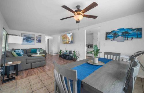 Family Retreat w/ Theater, Pool & Outdoor Dining - Foto 11