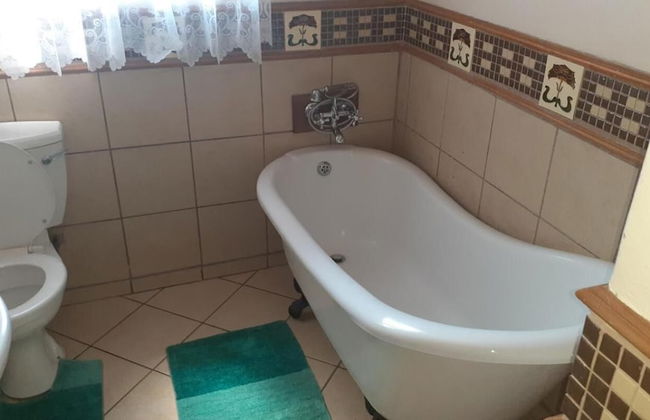 Spacious Double Room in Lovely Guesthouse - Photo 7