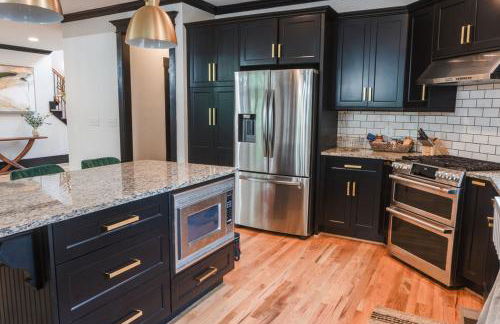 Luxurious Lake Front Estate, Sleeps 20, Game Room and Pet Friendly - Foto 11