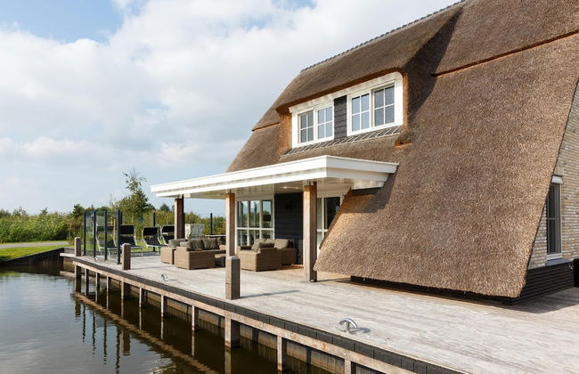 Villa by the Water With Sauna and Terrace - Foto 25