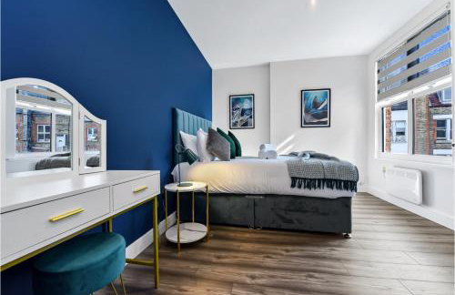 Lovely Two Bedroom with Ensuite Bathrooms - Photo 15