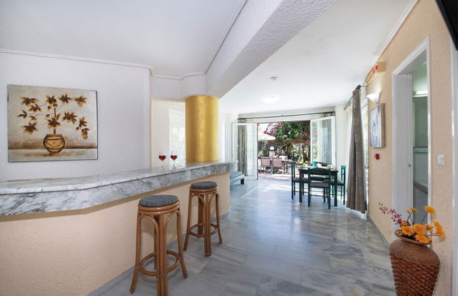 Hotel Castle Suites - Photo 25