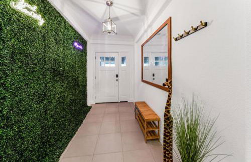 Luxury Oasis - Glam Decor, Putting Green, Arcade Fun & EV Station - Foto 3