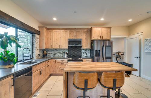 Great for Gatherings! Evergreen Getaway with Hot Tub - Foto 11