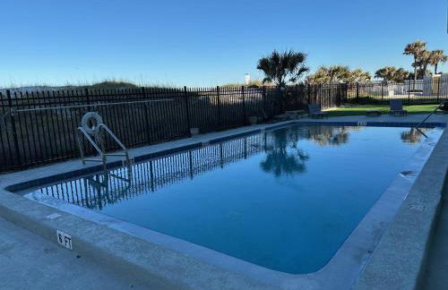 Welcome to Sandpiper Beachfront Condo Cozy 1-bed in JAX Beach, perfect for couples! Pet-friendly! - Foto 23