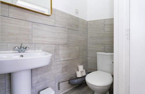 Open Mind Property - 4BR, 17 Guests & Free Parking - Foto 33