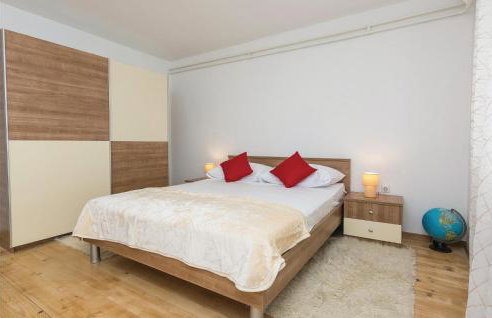 Five-Bedroom Holiday Home In Suhovare - Foto 32