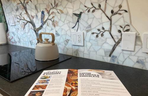 Airstream w Bathtub, River, & Hot Tub - Foto 17