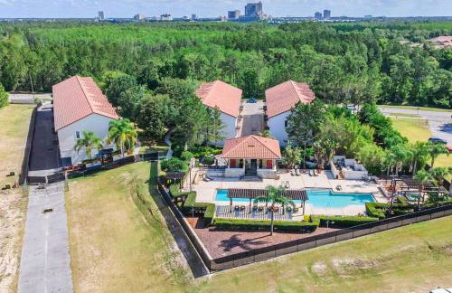 Vibrant 4BR Family Townhome 1 mile from Disney World and Disney Springs - Photo 21