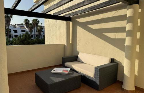 Estepona Penthouse Resort with Private Solárium - Pool & Free Parking - Photo 33