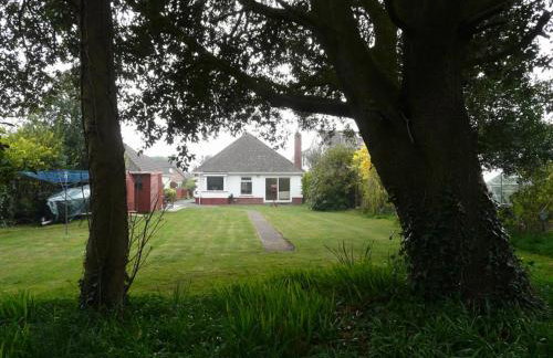 AVON BEACH RETREAT by BOURNECOAST- A Lovely Bungalow by the Sea with a Garden and Parking - HB2087 - Foto 11