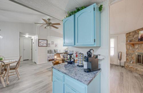 Lakefront Gun Barrel City Home with Dock and Deck - Foto 11