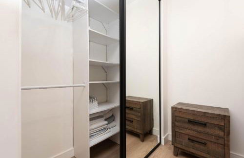 Stylish Apartments in Glendale with Free Parking - Foto 73