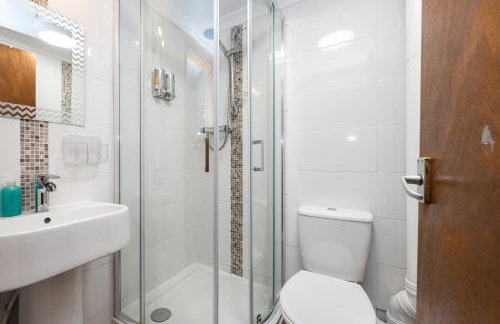 New Lodge Rooms- with Free Parking - Foto 41