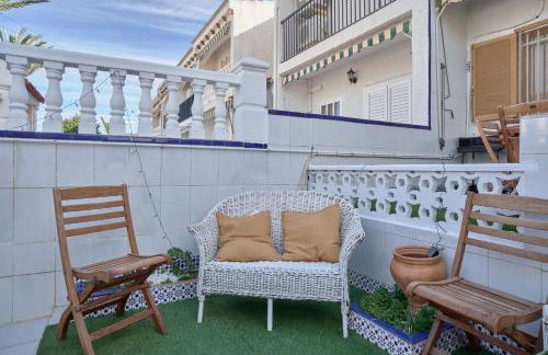 Sunny Coastal Retreat with Pool & Terrace - Foto 3