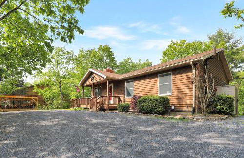 Lazy Basye Shenandoah Cabin with Hot Tub, Sleeps 10 - Foto 6