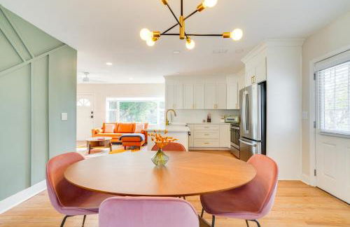 Mid-Century Lakeland Home with Game Room! - Foto 1