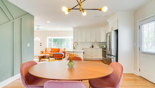 Mid-Century Lakeland Home with Game Room! - Foto 1