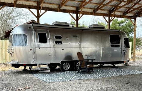 Peaceful Lakeside Covered Airstream with Firepit & Kayaks Near Centre, AL - Photo 2