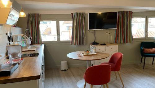 Au cœur du vieux Toulon au calme appartement rénové climatisé confortable étage élevé avec ascenseur proche parking et toutes commodités - Foto 5