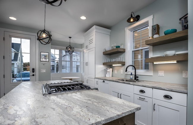 Hook, Wine, & Sinker - Photo 11