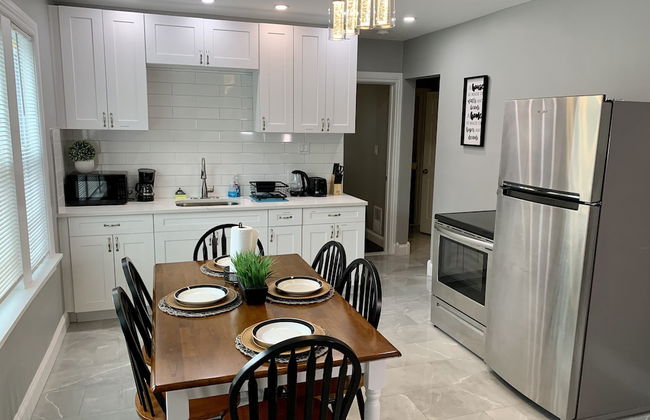 The Horseshoe Falls Villa- 6BR Free Parking, Minutes From Falls & Casino - Foto 9