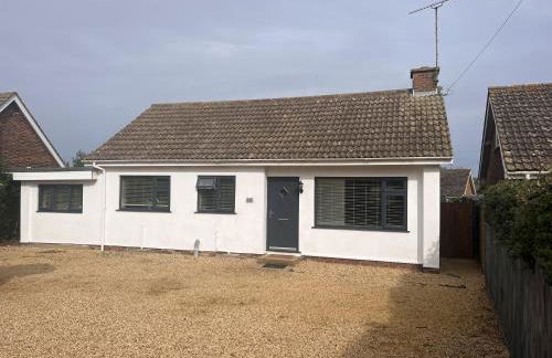 Pet-friendly - 2 Bedrooms Bungalow hot tub Parking - Foto 1