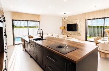 Villa moderne privée avec piscine, vue montagne 3 chambres - Photo 1