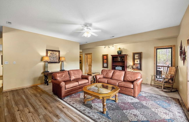 Lakeside Lodge by Avantstay Hot Tub + Dock - Foto 28