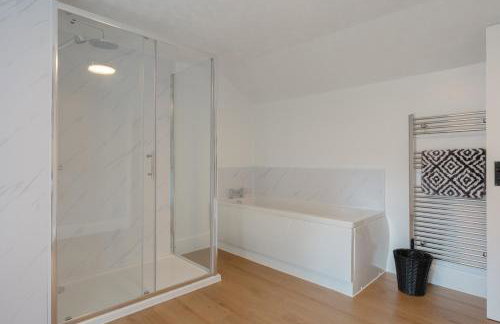 4-Bedroom Coastal Getaway in Pembroke Dock - Foto 9