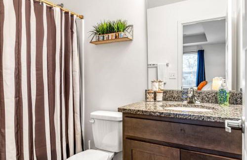 Spacious 2 bedroom/2.5 bathroom Townhome - Foto 58