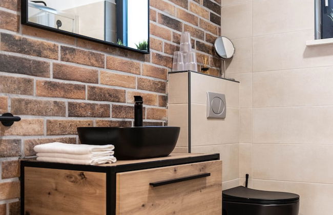 Villa PORTUM - Where Serenity & Comfort meet, Luxurious Woodland Retreat with Private Heated Pool & Amenities - Foto 17