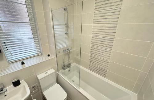 STUNNING APARTMENT - 2 DOUBLE BEDROOMS - EN-SUITE - FREE ALLOCATED PARKING - JQ QUARTER - BIRMINGHAM CITY CENTRE - SLEEPS 6 GUESTS - 2 BATHROOMs - Foto 25