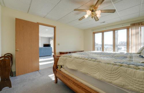 Lakeside Michigan Retreat with Boat Dock and Fireplace - Foto 13