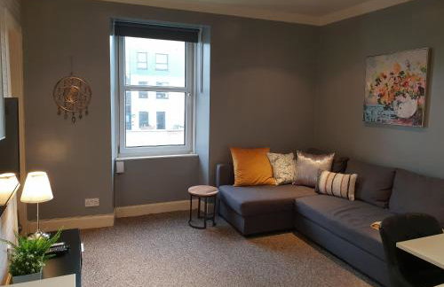 Modern Broughton Apartment - Walk to City Centre and St James Quarter - Foto 1
