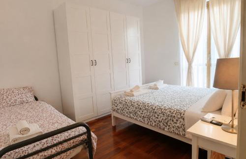 The Red Suite in Florence with Free Parking - Photo 7