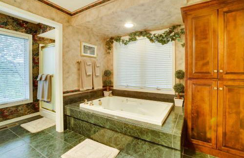 Home in Bella Vista with Deck and Lake Windsor Views! - Foto 18